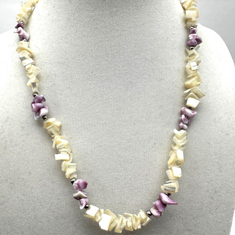 Vintage 90s Mother of Pearl & Dyed Chip Shell‎ Beads Choker Necklace Jewelry